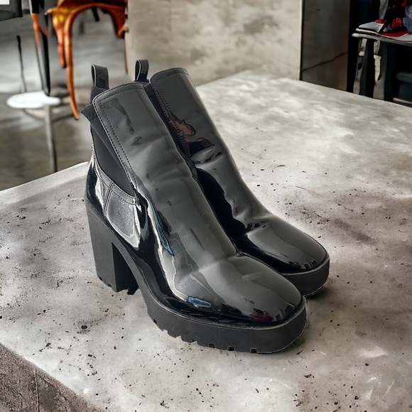 Aldo Shoes - ALDO Women’s Platform Black Pull-Tab Bigmood Leather Chelsea Boots Size 11